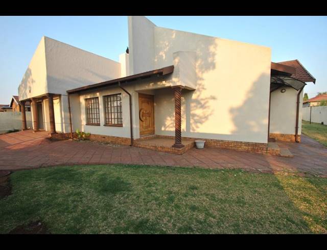 4 BEDROOM HOUSE FOR SALE IN DAWN PARK